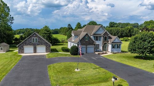 31 Hampton Dr, STUARTS DRAFT, VA, 24477 | Card Image
