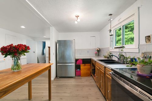 27-25-27 Gingko Ln, Brattleboro, VT, 05301-6117 | Card Image