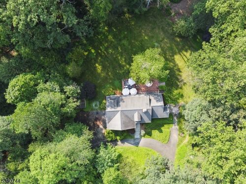 2 Stone House Rd, Mendham Twp, NJ, 07945-3125 | Card Image