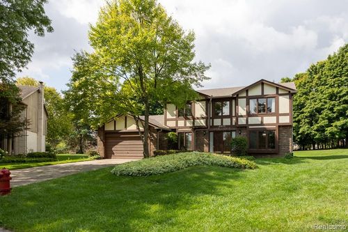 6275 Fairbrook Ct, West Bloomfield, MI, 48322-3107 | Card Image