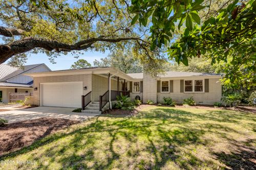 611 Harper Ave, Carolina Beach, NC, 28428-4314 | Card Image