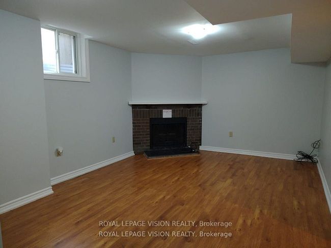 LOWER - 738 Stonepath Cir, House attached with 1 bedrooms, 1 bathrooms and 1 parking in Pickering ON | Image 4