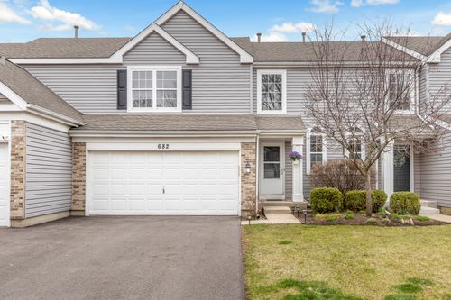 682 Silk Oak Ln, Crystal Lake, IL, 60014-4585 | Card Image