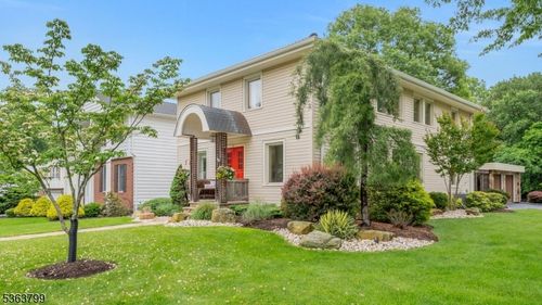 3 Adelina Ct, Cedar Grove, NJ, 07009-1164 | Card Image