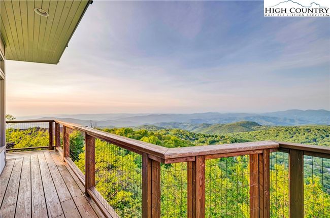 311 N Pinnacle Ridge Rd, House other with 3 bedrooms, 5 bathrooms and null parking in Beech Mountain NC | Image 9