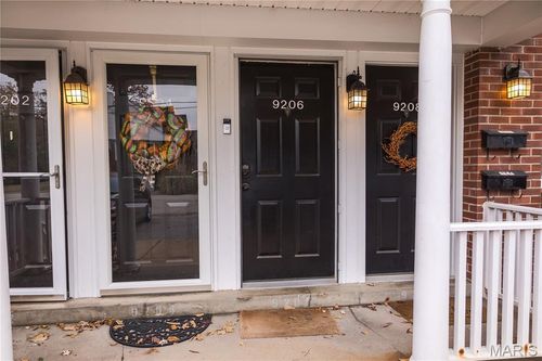 9206 Eager Rd, Brentwood, MO, 63144-1123 | Card Image