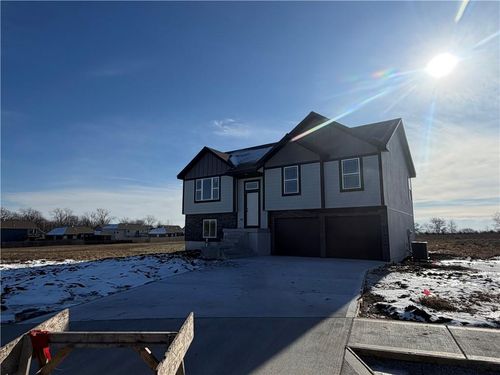 11207 E 207th St, Peculiar, MO, 64078 | Card Image