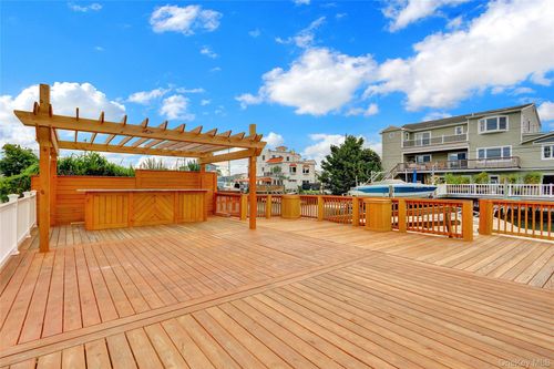 62 Clark St, Long Beach, NY, 11561-2710 | Card Image