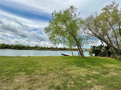 2726 Avenue D, San Leon, TX, 77539-7998 | Card Image