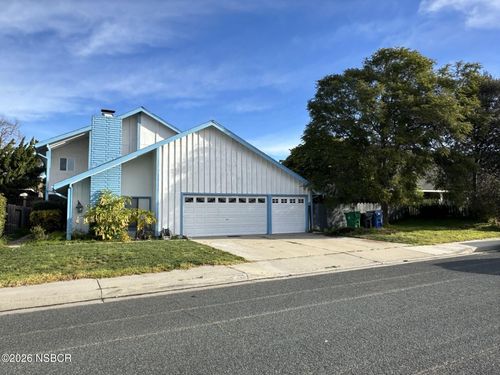 401 Wisteria Dr, SANTA MARIA, CA, 93455-1646 | Card Image