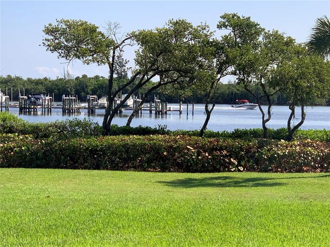 APT-2 - 6102 Se Landing Way, Condo with 2 bedrooms, 2 bathrooms and null parking in Stuart FL | Image 9