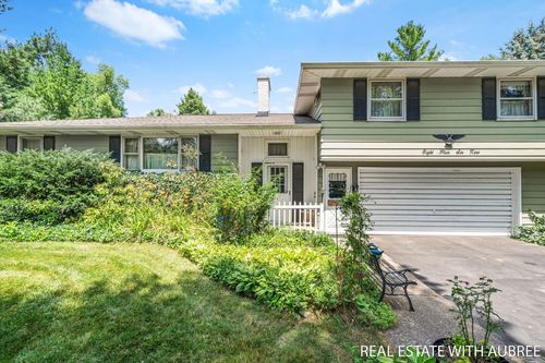 8469 Whispering Pine Ct, Zeeland, MI, 49464-9156 | Card Image