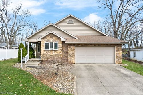 2813 N Bender Ave, Coventry Township, OH, 44319-1878 | Card Image