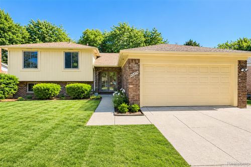 45429 Brunswick Dr, Canton, MI, 48187-1528 | Card Image