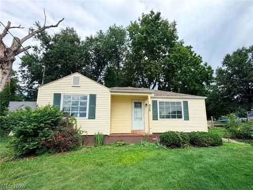 939 Blue Ave, Zanesville, OH, 43701-2807 | Card Image