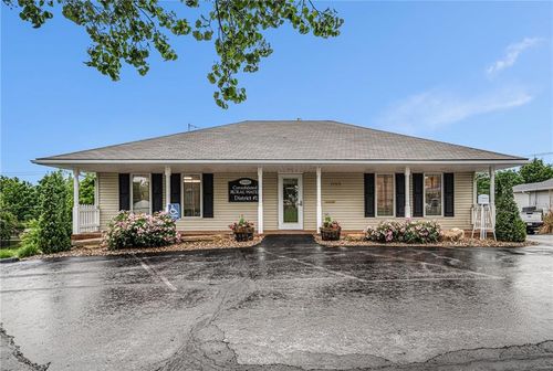 15520 Crestwood Dr, Basehor, KS, 66007-9223 | Card Image