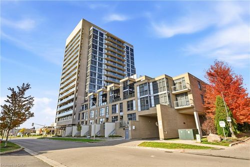 202-1940 Ironstone Dr, Burlington, ON, L7L0E4 | Card Image