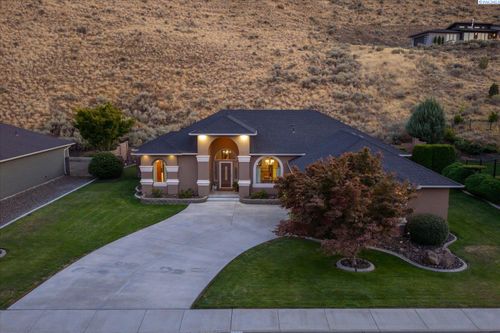 1031 Meadow Hills Dr, Richland, WA, 99352-8661 | Card Image