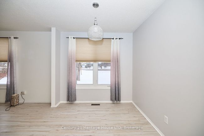 1383 Garrison Rd, House other with 3 bedrooms, 2 bathrooms and 8 parking in Fort Erie ON | Image 9