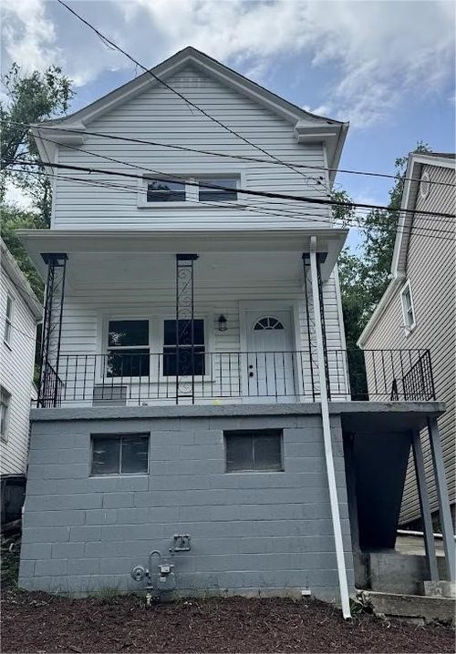 4010 Jane St, West Mifflin, PA, 15122-1640 | Card Image
