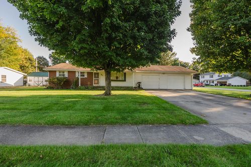 739 Sunset Dr, Bucyrus, OH, 44820-3154 | Card Image
