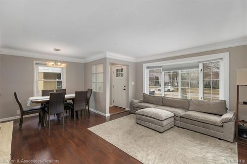 726 Magnolia Ave, Royal Oak, MI, 48073-4018 | Card Image