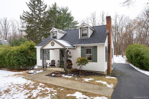 28 Red Oaks Mill Rd, Poughkeepsie, NY, 12603-3259 | Card Image