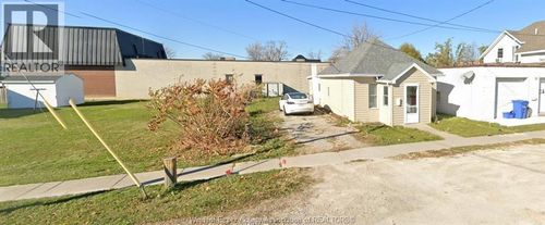 9 Medora Ave W, Essex, ON, N8M2H7 | Card Image
