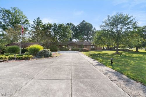 11950 Castleton Ln, Grafton, OH, 44044-9793 | Card Image