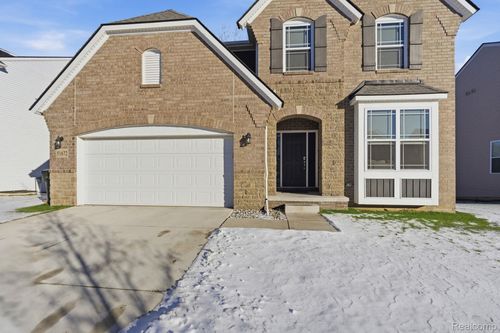 51672 Times Square Dr, Shelby Twp, MI, 48315-2459 | Card Image