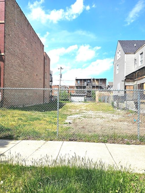 1524 E Marquette Rd, Chicago, IL, 60637-4415 | Card Image