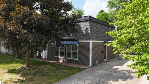 326 John St, Clare, MI, 48617-1216 | Card Image
