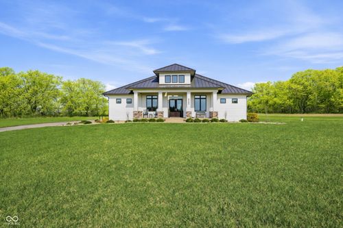 8460 Hunt Club Rd, Zionsville, IN, 46077-8446 | Card Image