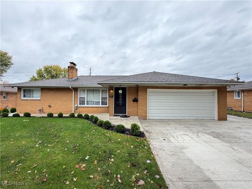 14750 Seneca Trl, Middleburg Heights, OH, 44130-5648 | Card Image