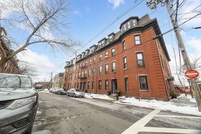 16 - 34 Tremont St, Condo with 2 bedrooms, 2 bathrooms and 1 parking in Chelsea MA | Image 2