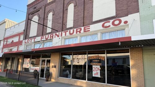 227 W Main St, Forest, MS, 39074-4154 | Card Image