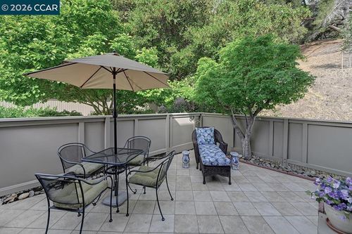 apt-2-2017 Oakmont Way, Walnut Creek, CA, 94595-2474 | Card Image