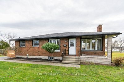 239 Dundas St W, Home with 5 bedrooms, 6 bathrooms and 4 parking in Belleville ON | Image 1