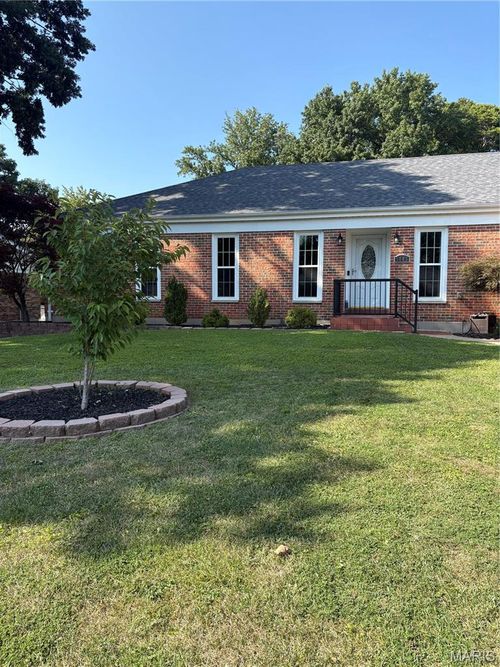 5849 Oak Branch Dr, Saint Louis, MO, 63128-1406 | Card Image
