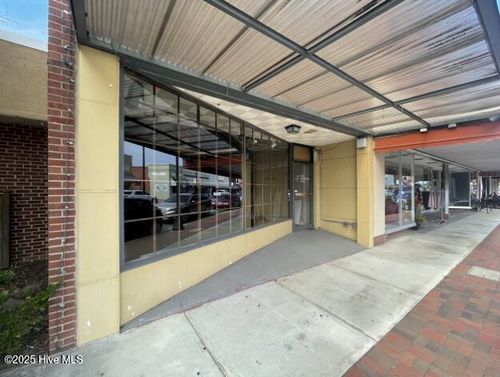 221 S Main St, Laurinburg, NC, 28352-3831 | Card Image