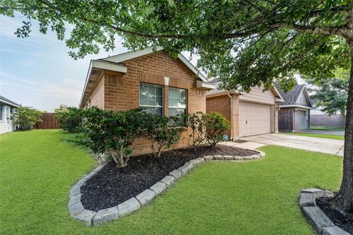 6006 Sandy Creek Dr, Baytown, TX, 77523-7647 | Card Image