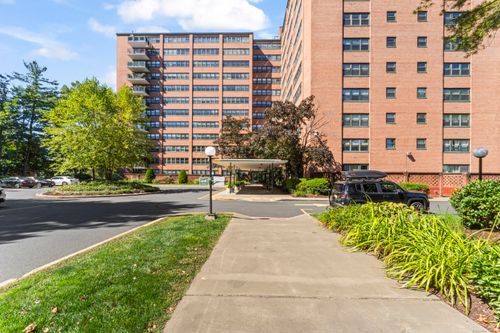 apt-4i-31 Woodland St, Hartford, CT, 06105-4308 | Card Image