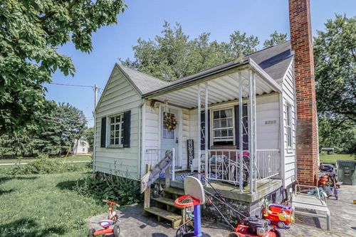 8202 Navarre Rd Sw, Massillon, OH, 44646-8813 | Card Image