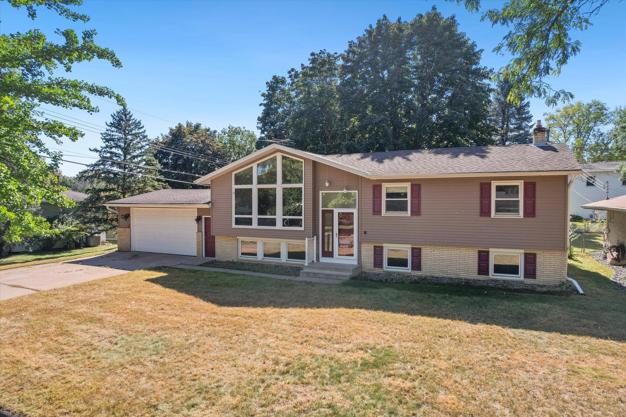 Woodcrest Dr, Saint Paul, MN 55119