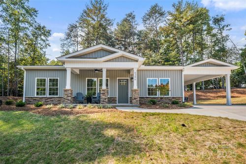 6386 Cathedral Dr, Hickory, NC, 28601-8852 | Card Image