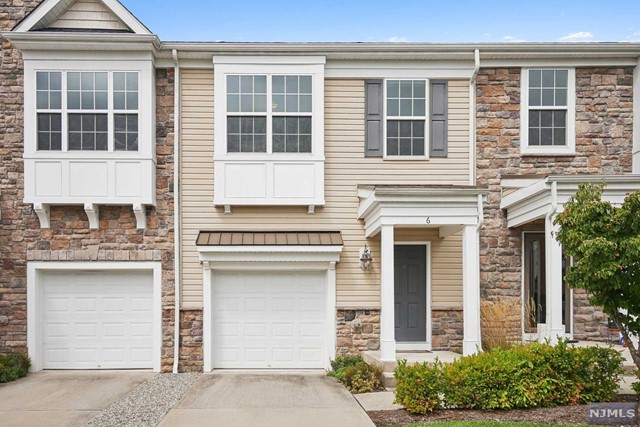 Bahr Cir, Verona, NJ 07044