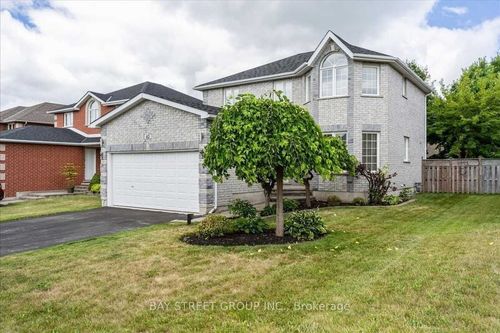 62 Summerset Dr, Barrie, ON, L4N0B1 | Card Image