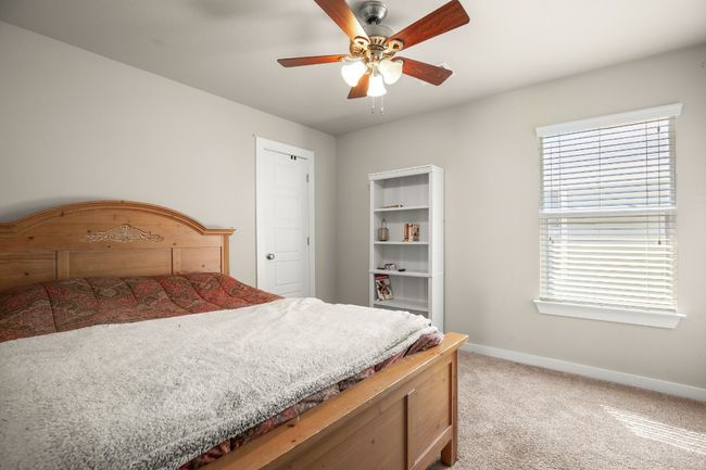 Each guest bedroom features neutral tones and plush carpeting, creating a cozy and inviting atmosphere. | Image 18