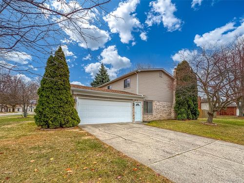 3960 Kings Point Dr, Troy, MI, 48083-5321 | Card Image