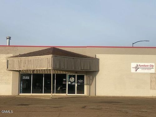 515 W Villard St, Dickinson, ND, 58601-5018 | Card Image